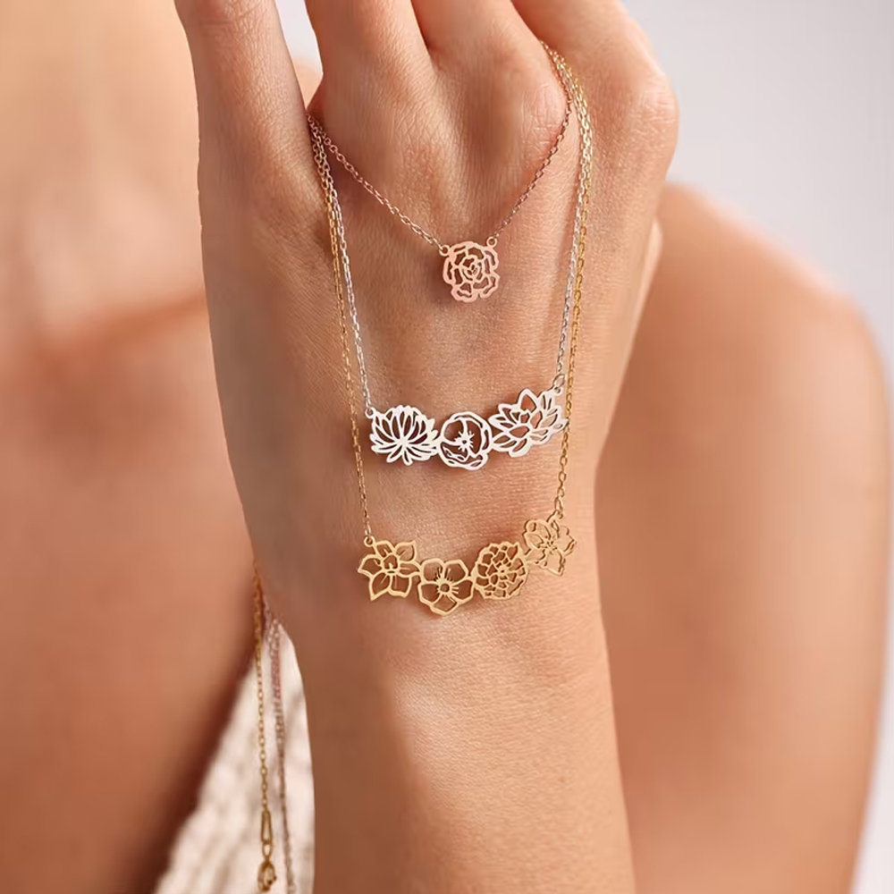 Birth Flower Necklace - قلادة زهور الميلاد المخصصة من الفولاذ