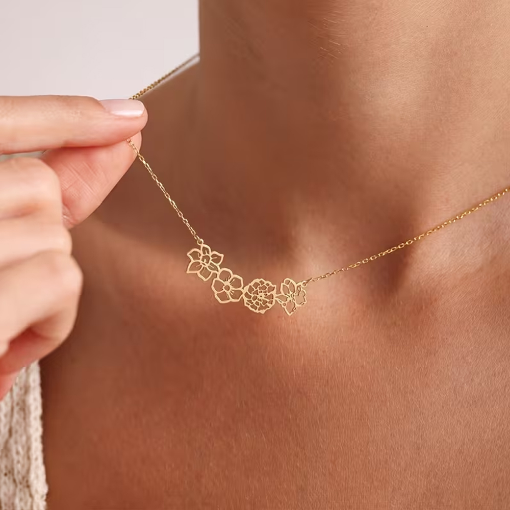 قلادة زهور الميلاد المخصصة من  - مراجعة Birth Flower Necklace وسعره
